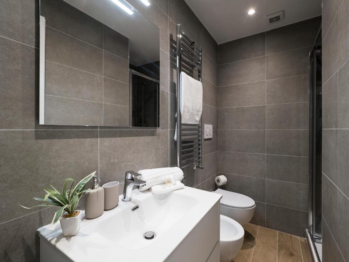 Casa Design Con A/C E Wifi_7 Minuti Ciampino Aeroporto Apartment Luaran gambar