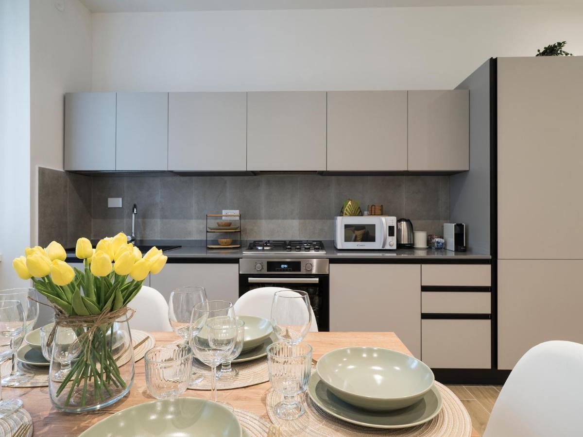Casa Design Con A/C E Wifi_7 Minuti Ciampino Aeroporto Apartment Luaran gambar